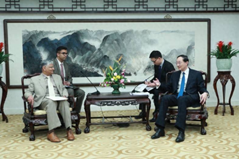 印度驻华大使亲自上门求见，国内工厂告急，莫迪：美国行，我也行