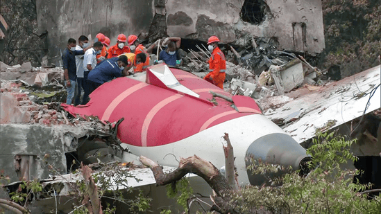 国际早报|以袭击致伊朗224人死亡；印度空难两个黑匣子已找到